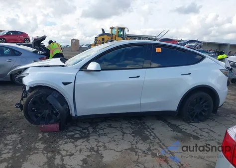 2023 Tesla Model Y Awd/Long Range Dual Motor All-Wheel Drive from USA, damaged, VIN 7SAYGDEE6PA033834